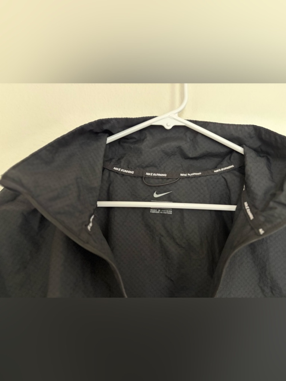 Nike Windbreaker - Picture 3 of 4